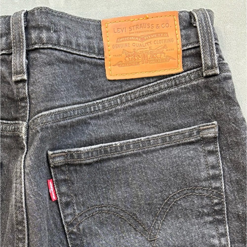 Levi’s Women’s Black Ribcage Jeans
